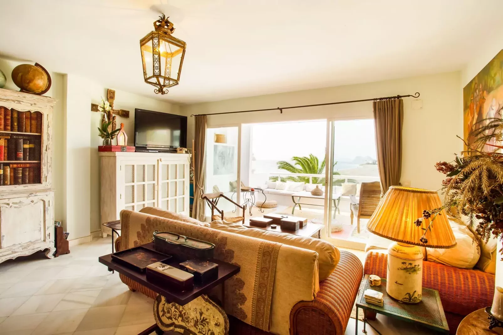 PRECIOSO APARTAMENTO CON VISTAS EN SOTOGRANDE-Woonkamer