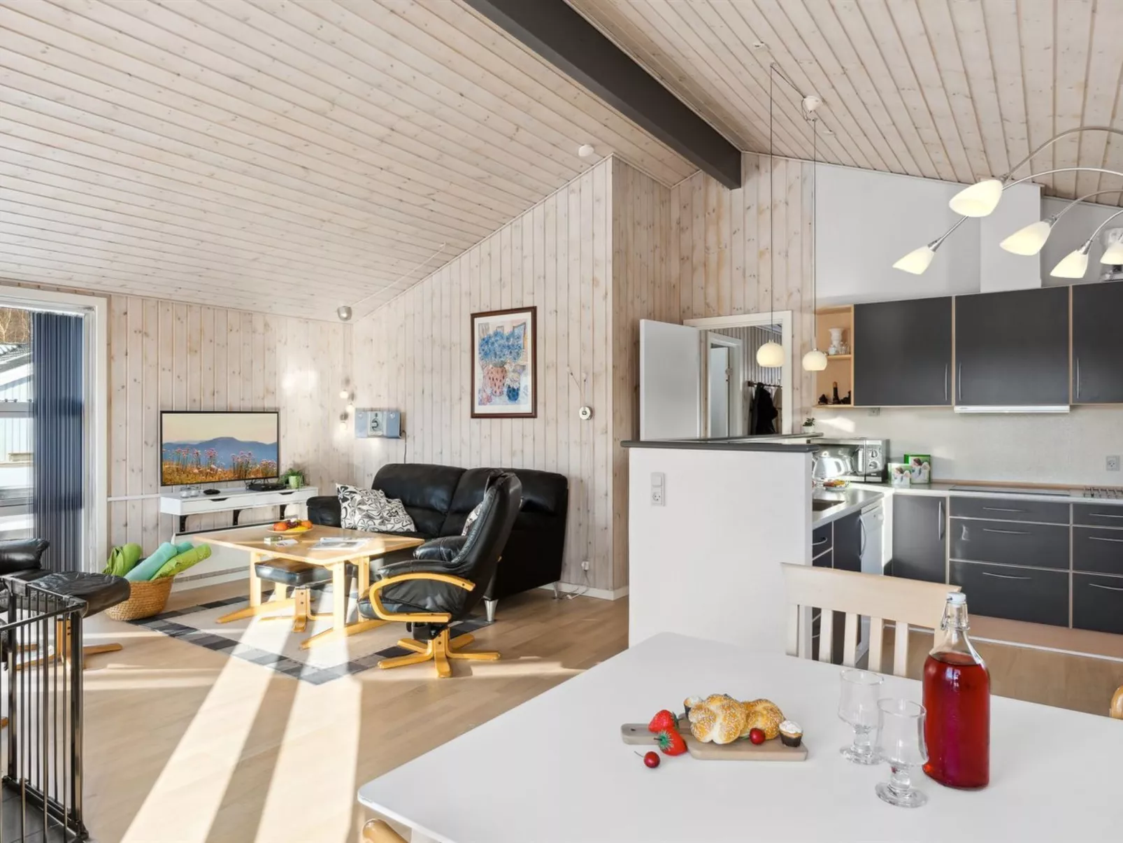 "Joar" - 6.5km from the sea-Binnen