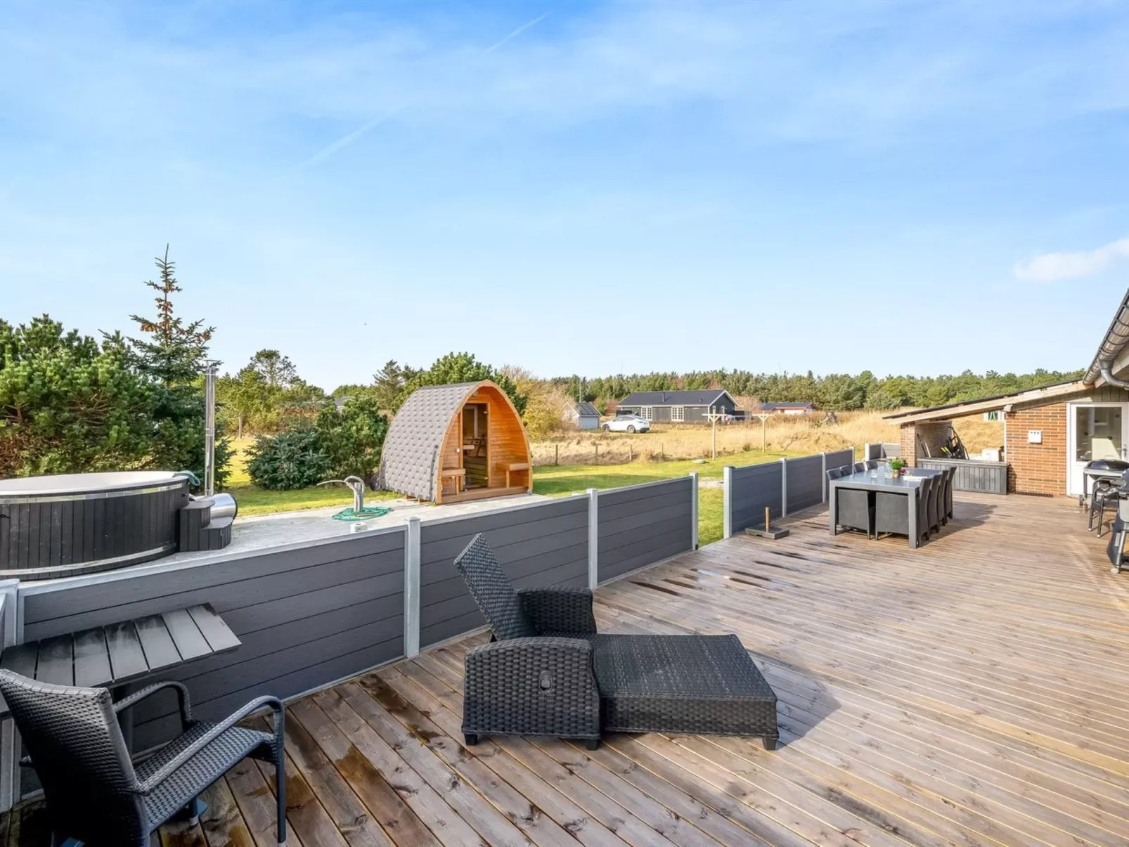 "Sissan" - 900m from the sea-Buiten
