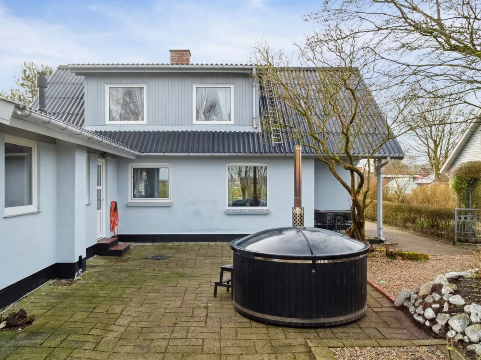 "Elara" - 300m from the sea
