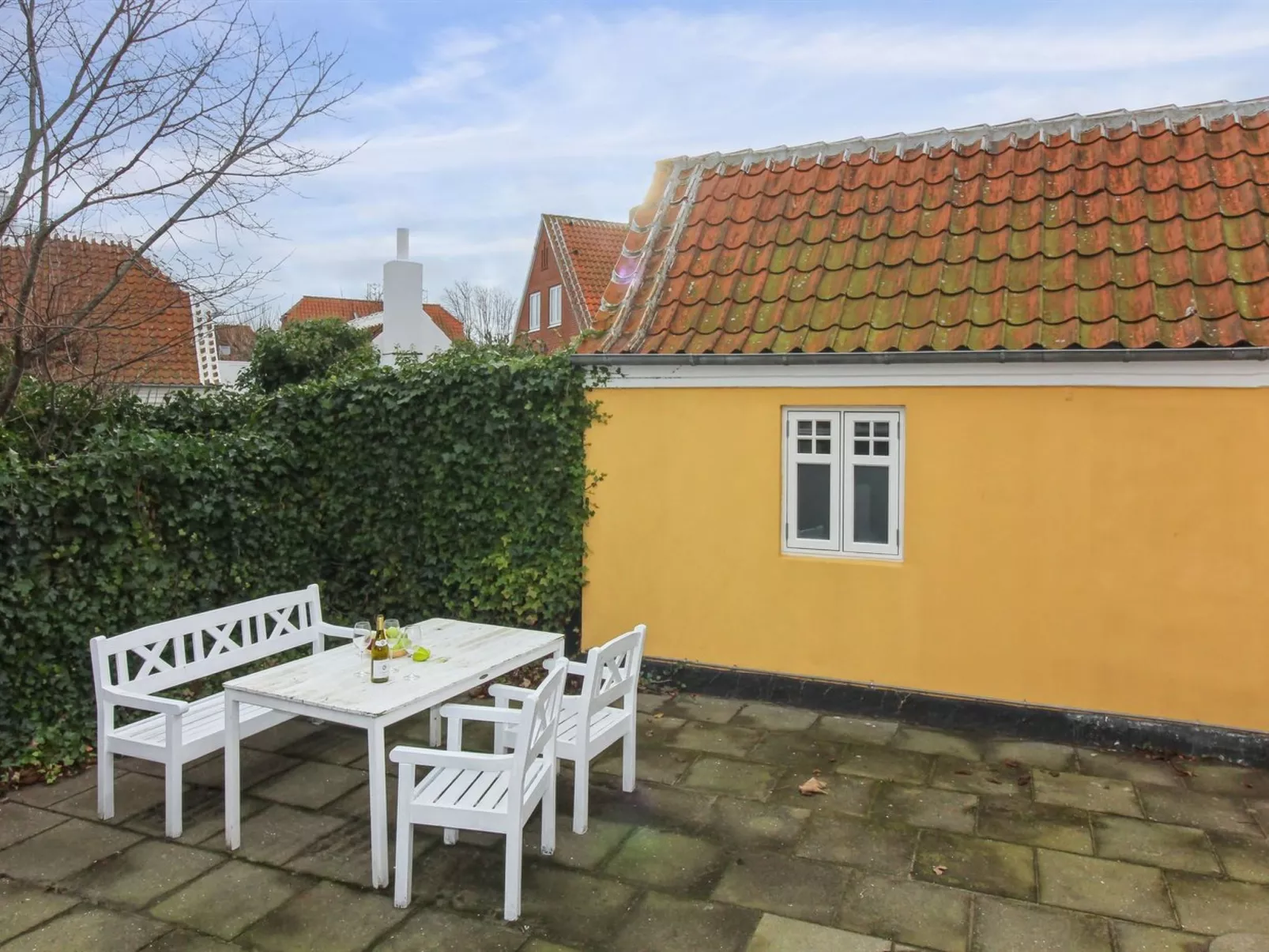 "Yorick" - 300m from the sea-Binnen