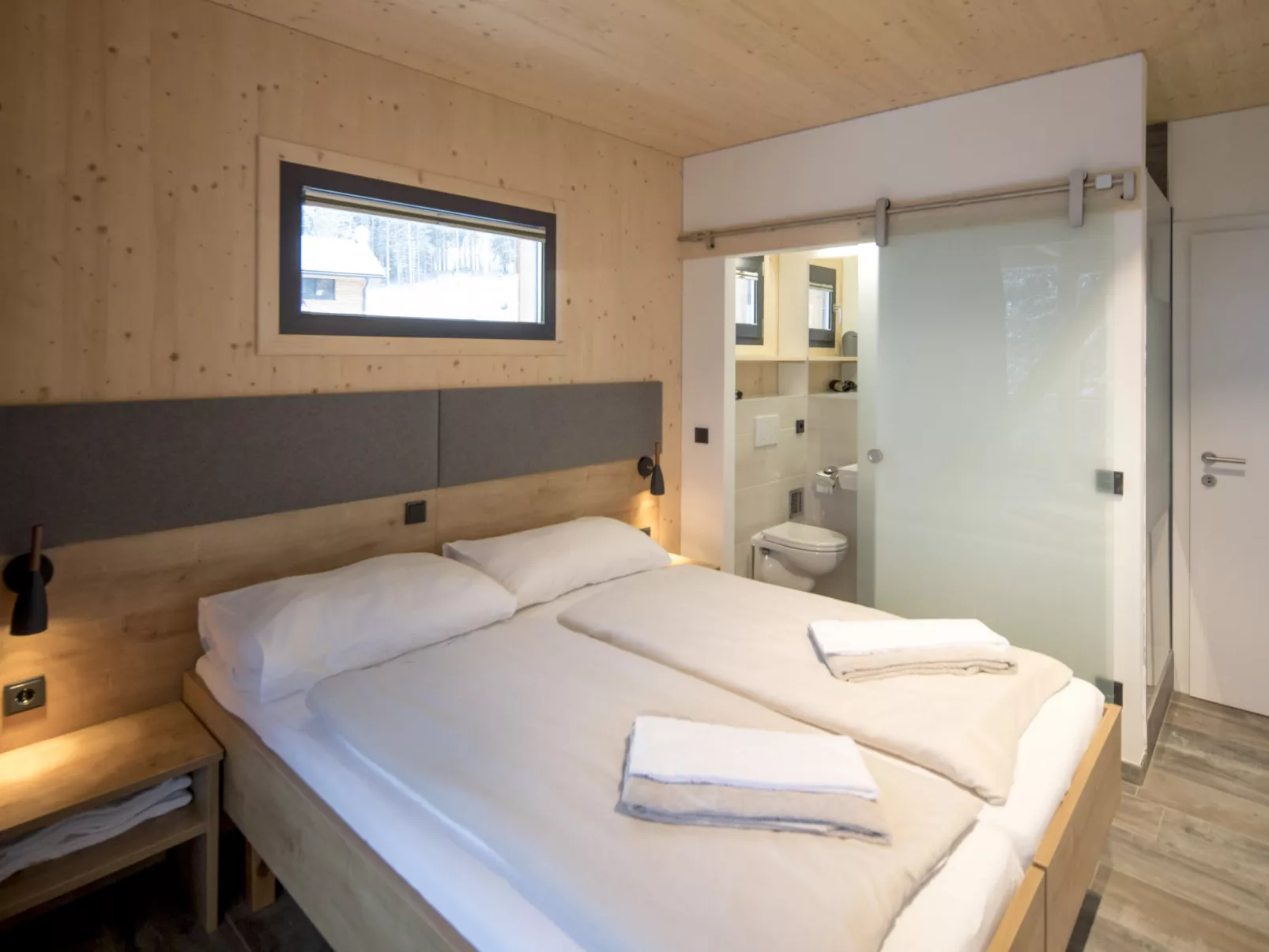 Superior #10 Sauna u.Sprudelwanne innen-Binnen