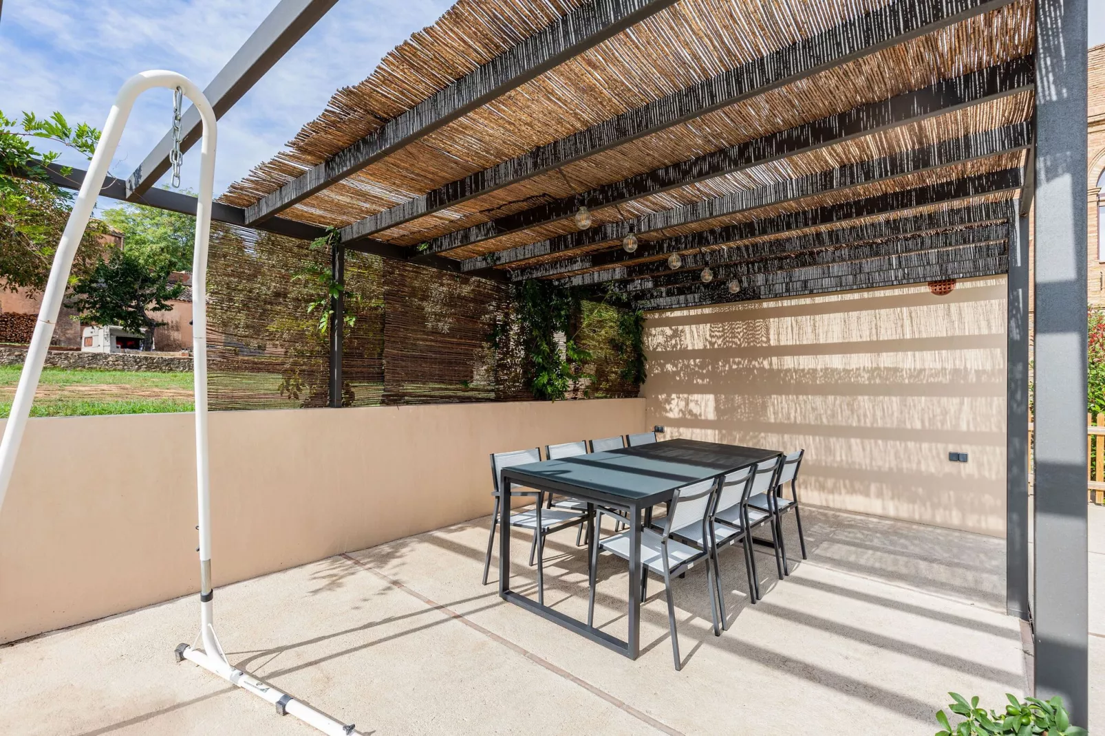 Casa con piscina en Vulpellac-Terrasbalkon