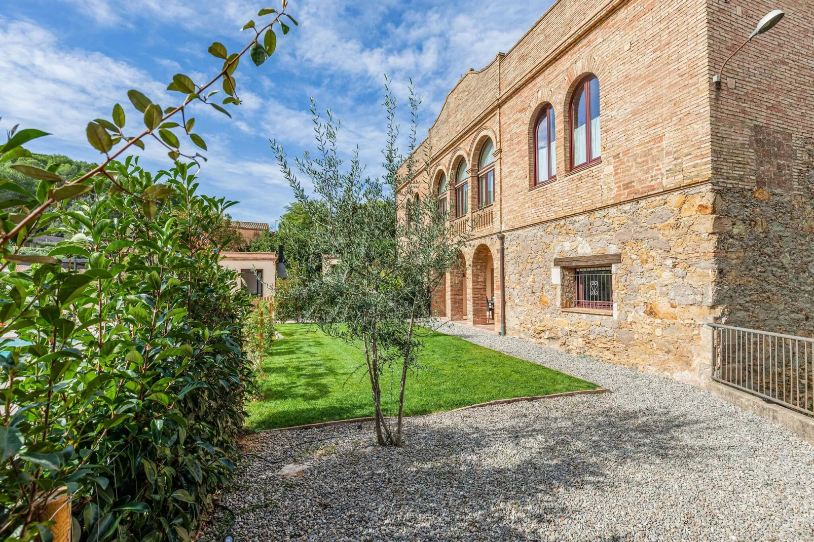 Casa con piscina en Vulpellac-Tuinen zomer