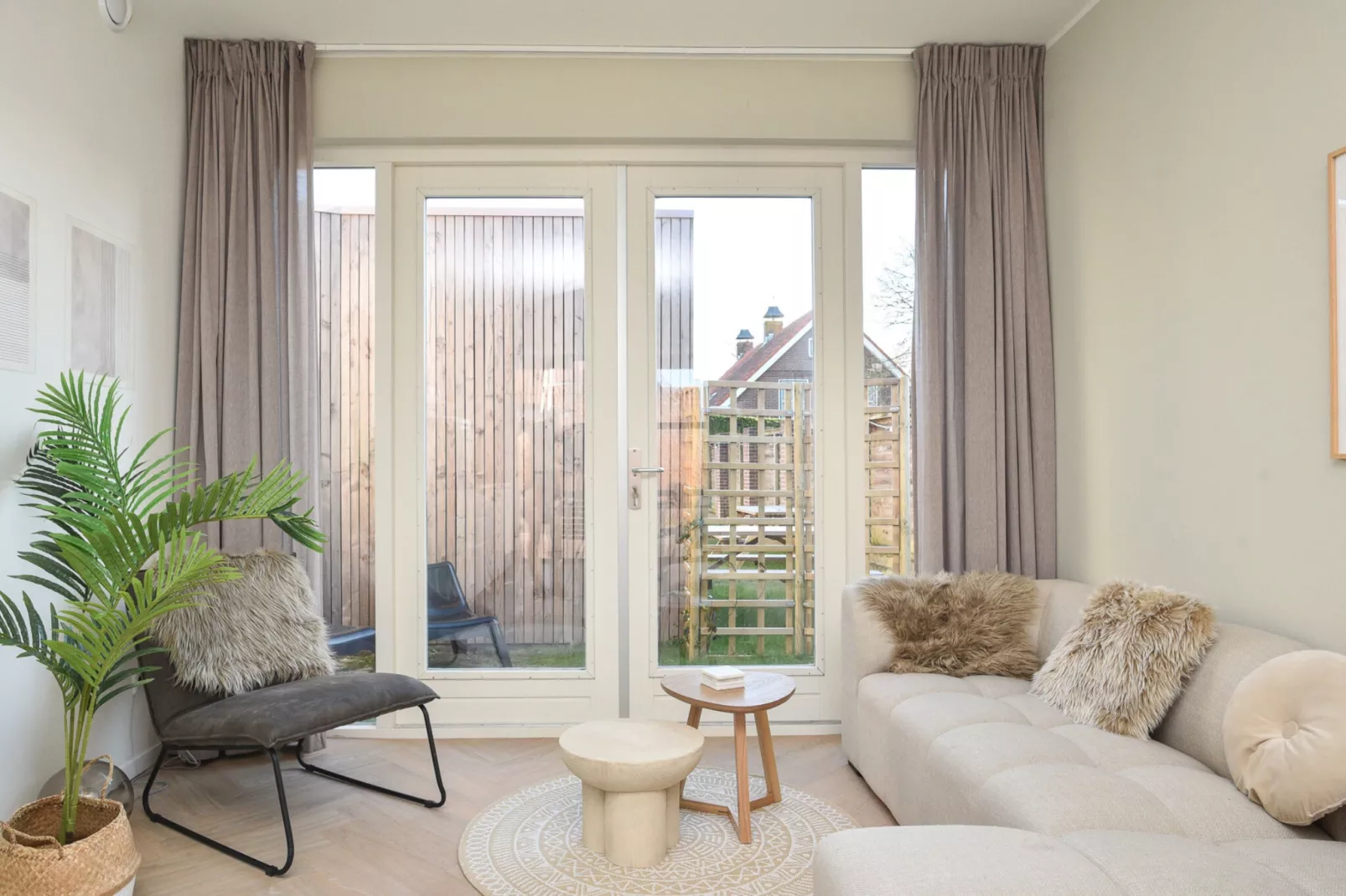 GARDEN SUITE-Woonkamer