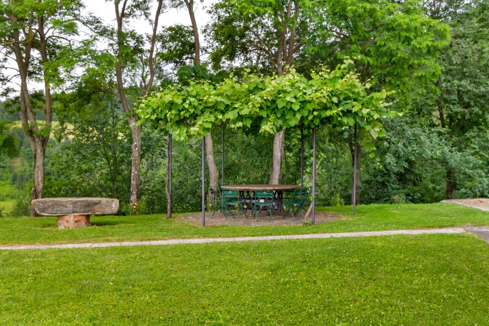 Prachtige villa in Toscane met een adembenemend uitzicht-Tuinen zomer