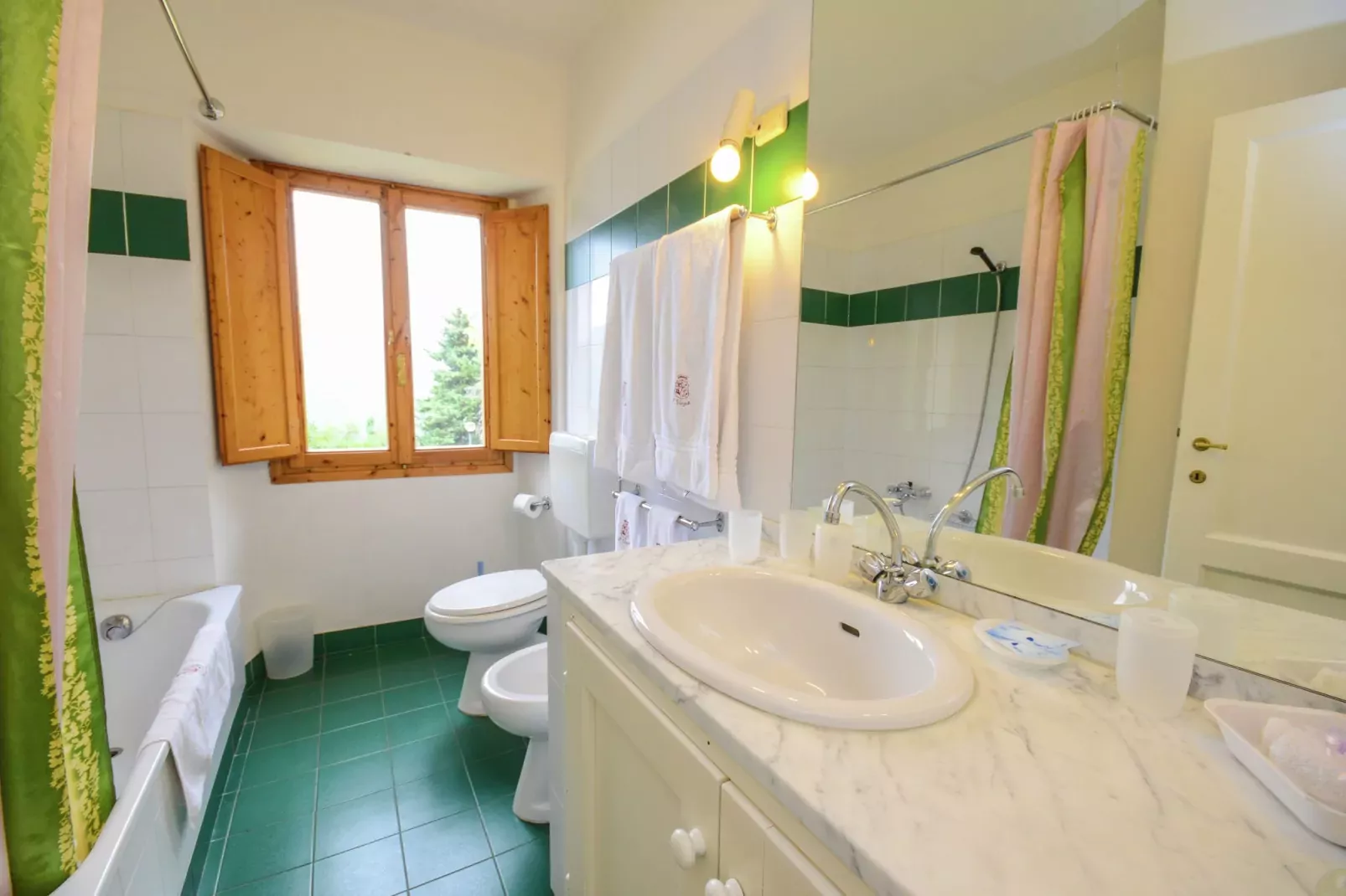 Landelijke villa in Emilia-Romagna met adembenemend uitzicht-Badkamer