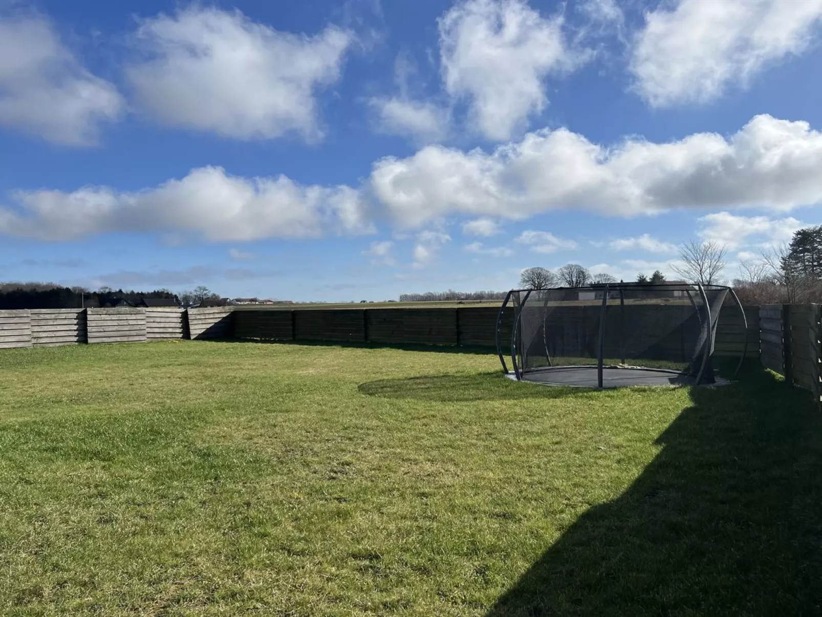 "Fridgerd" - 4.8km from the sea-Buiten