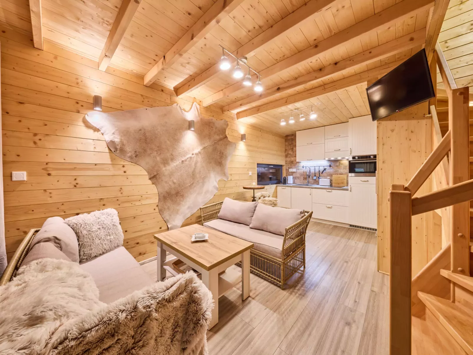 Luxe Timber Lodge & Yoga Loft-Binnen