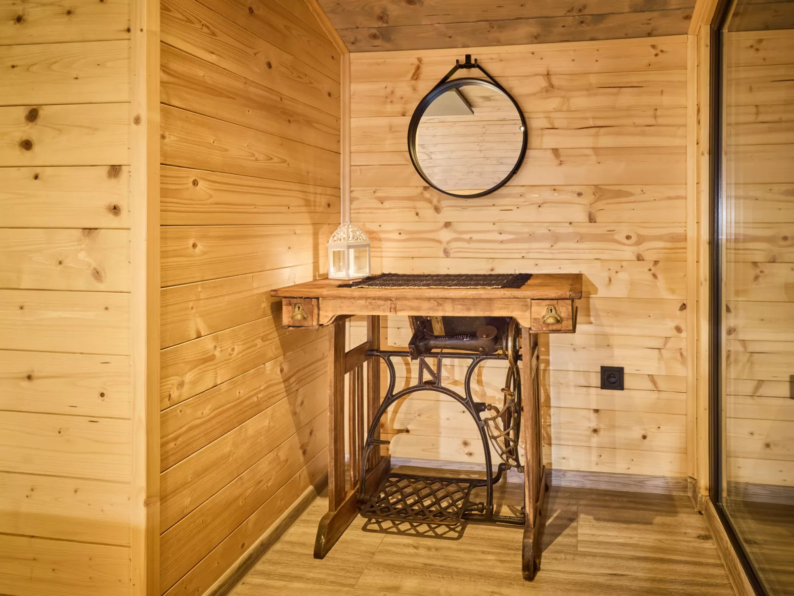 Luxe Timber Lodge & Relaxing Bath”-Binnen