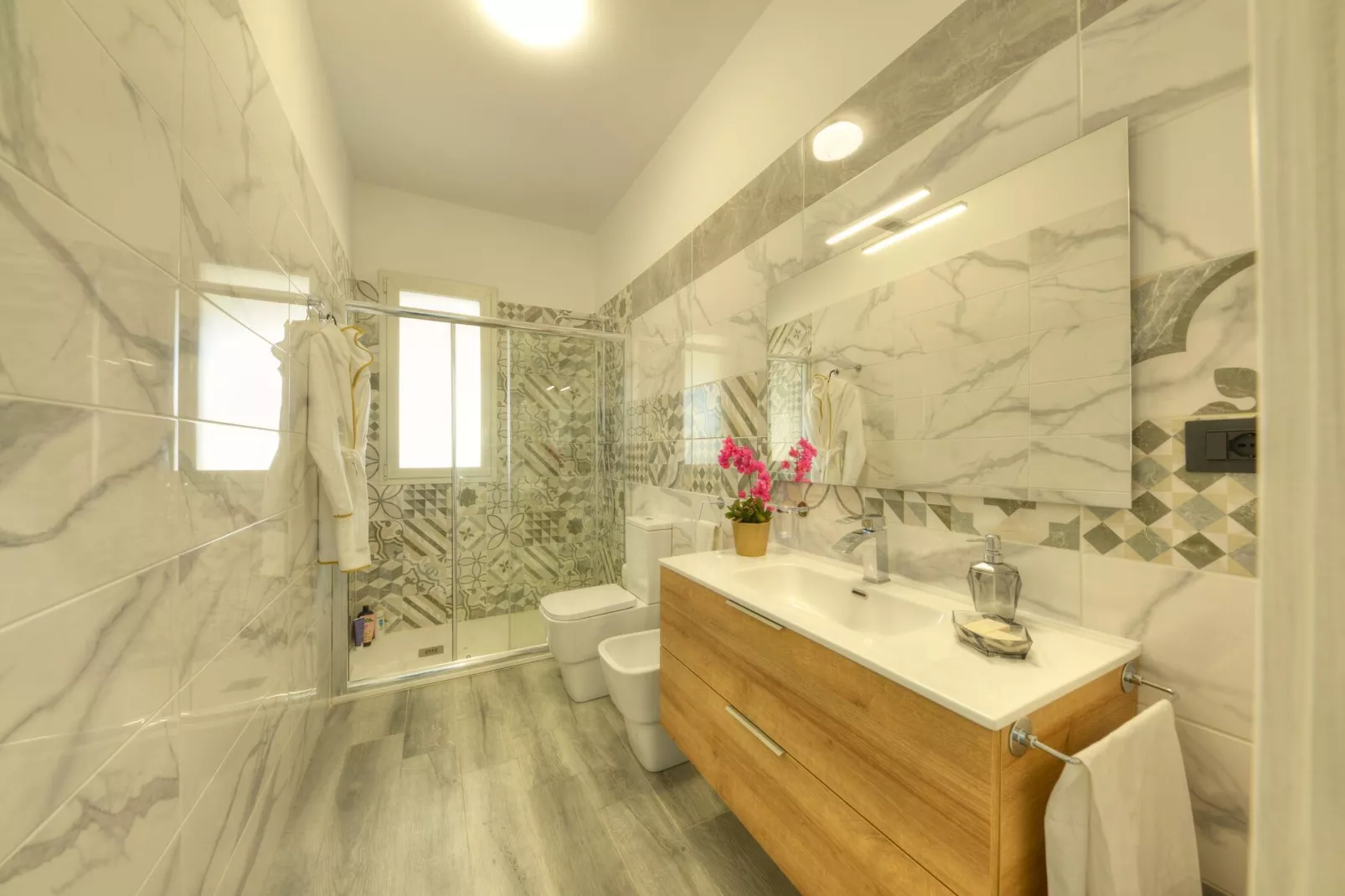 Villa Principe Flo mit Privatpool-Badkamer