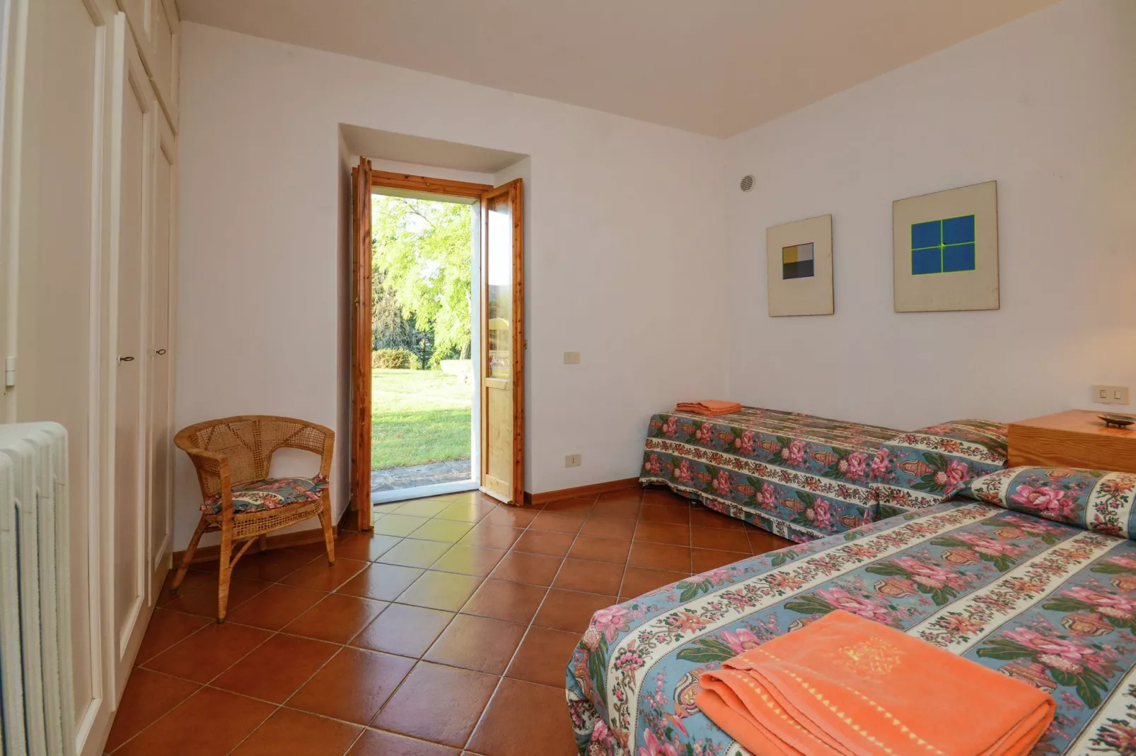 Villa met zwembad en panoramisch uitzicht over de Apennijnen-Slaapkamer
