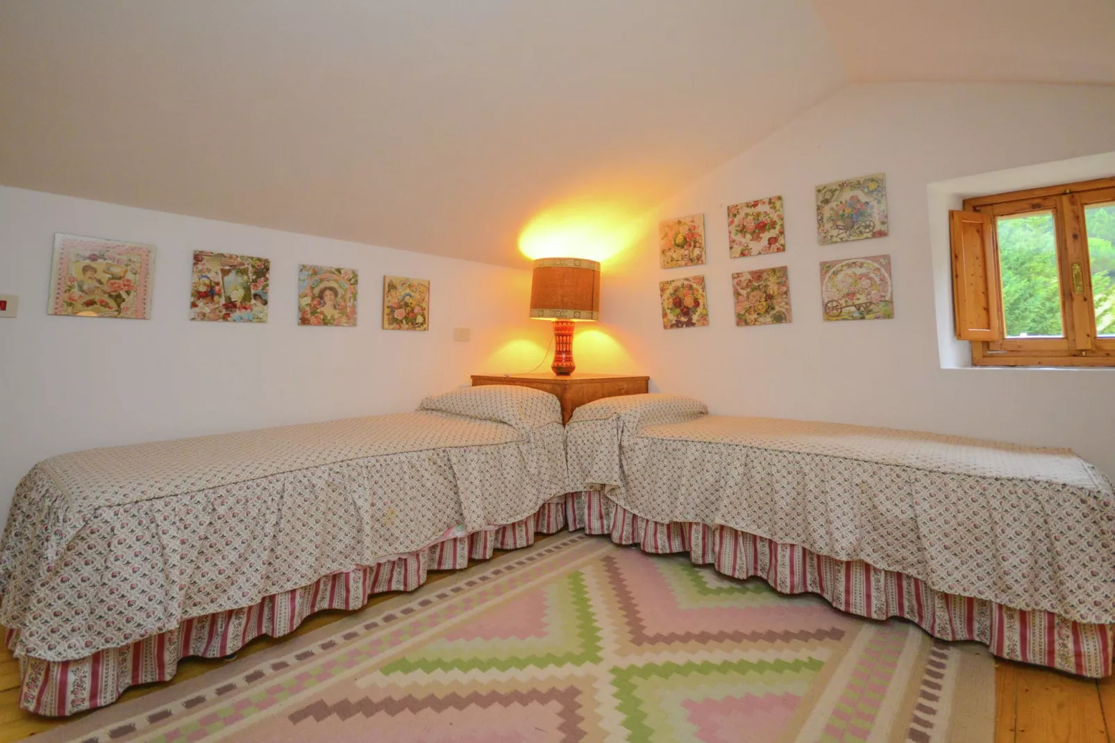Villa met zwembad en panoramisch uitzicht over de Apennijnen-Slaapkamer