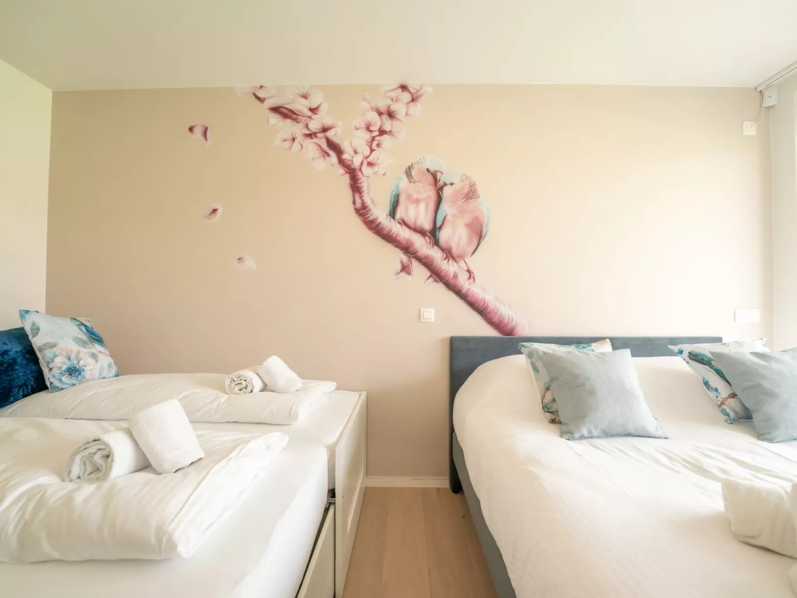 Whispering Waves with parking & terrace-Binnen