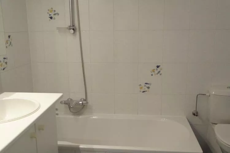 CASINO AB B0101GAR-Badkamer