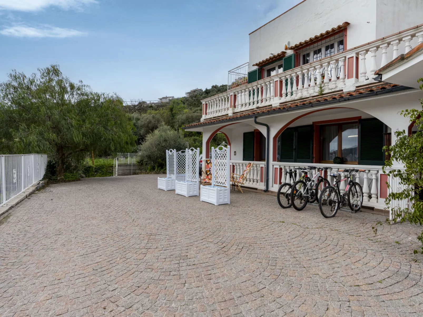 Il Portico-Buiten