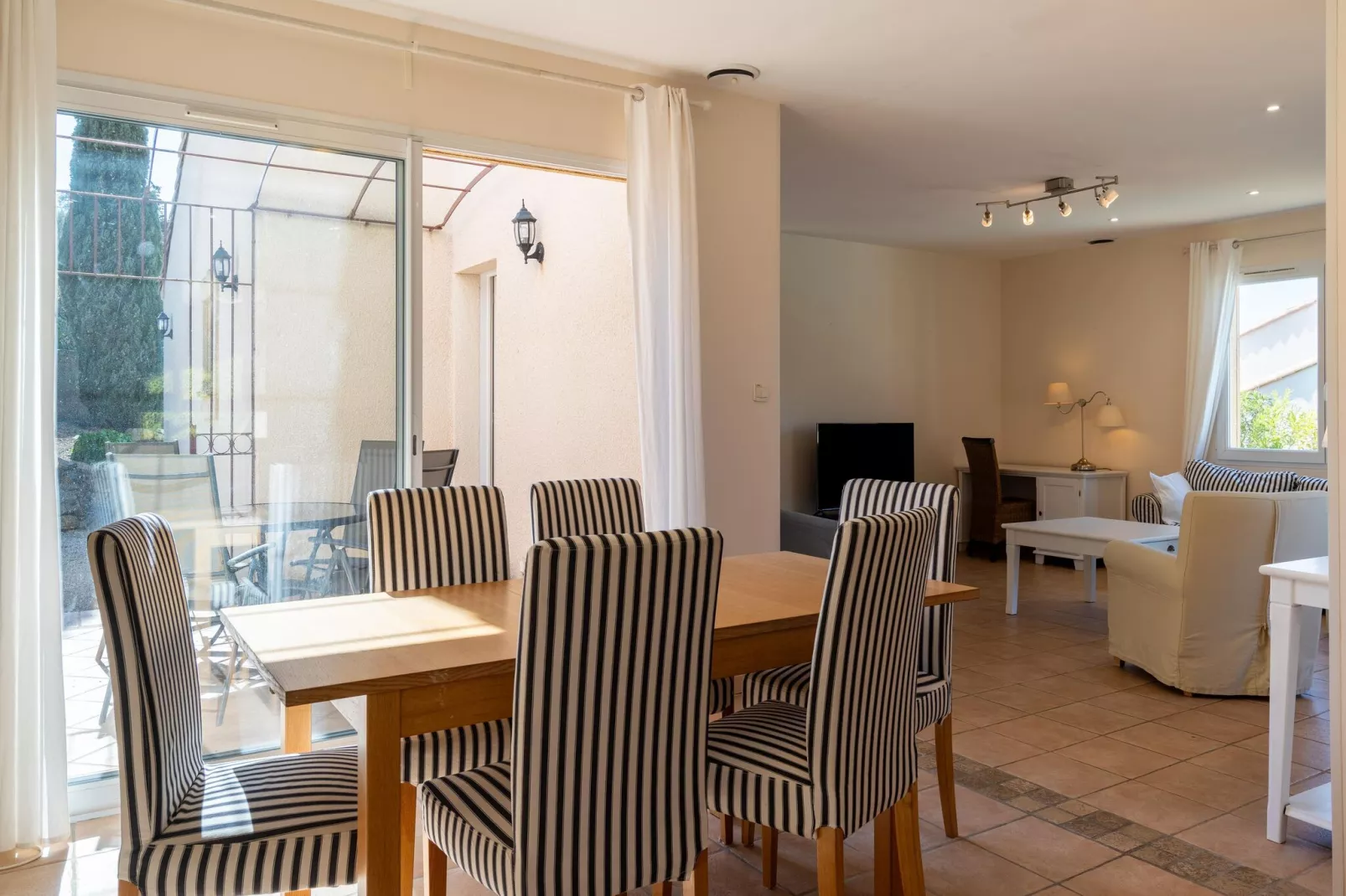 Villa Chardonnay-Eetkamer