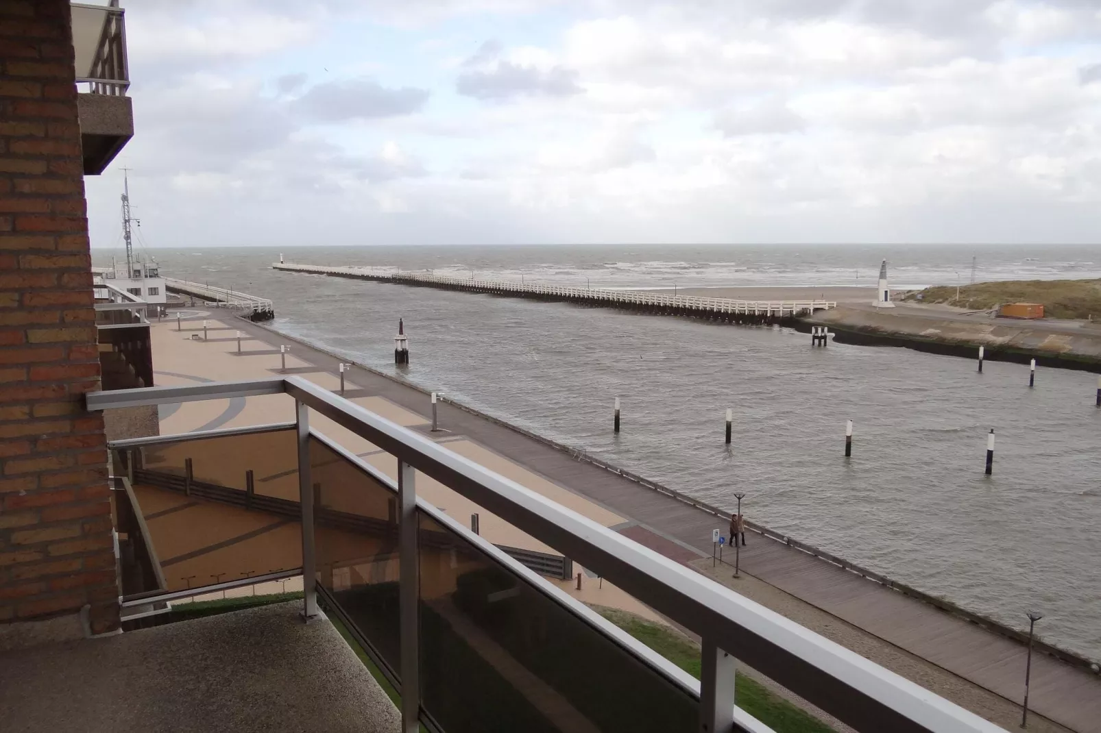 DEN OEVER V 0507GARruim-Uitzicht zomer