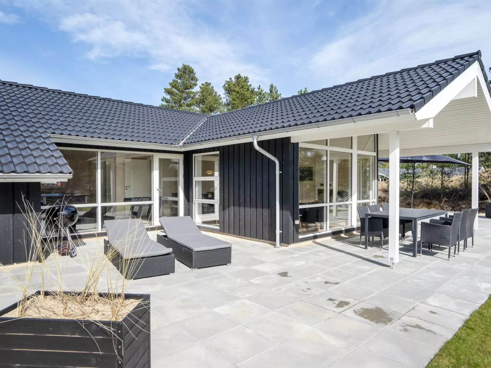 "Dior" - 1.4km from the sea