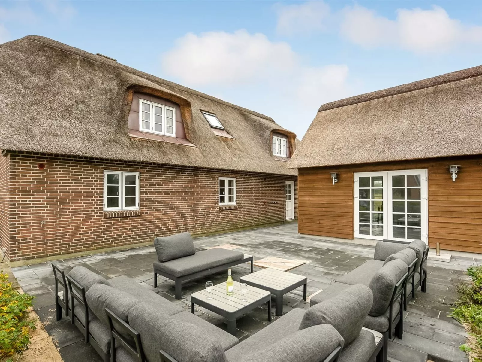 "Adia" - 300m from the sea-Buiten
