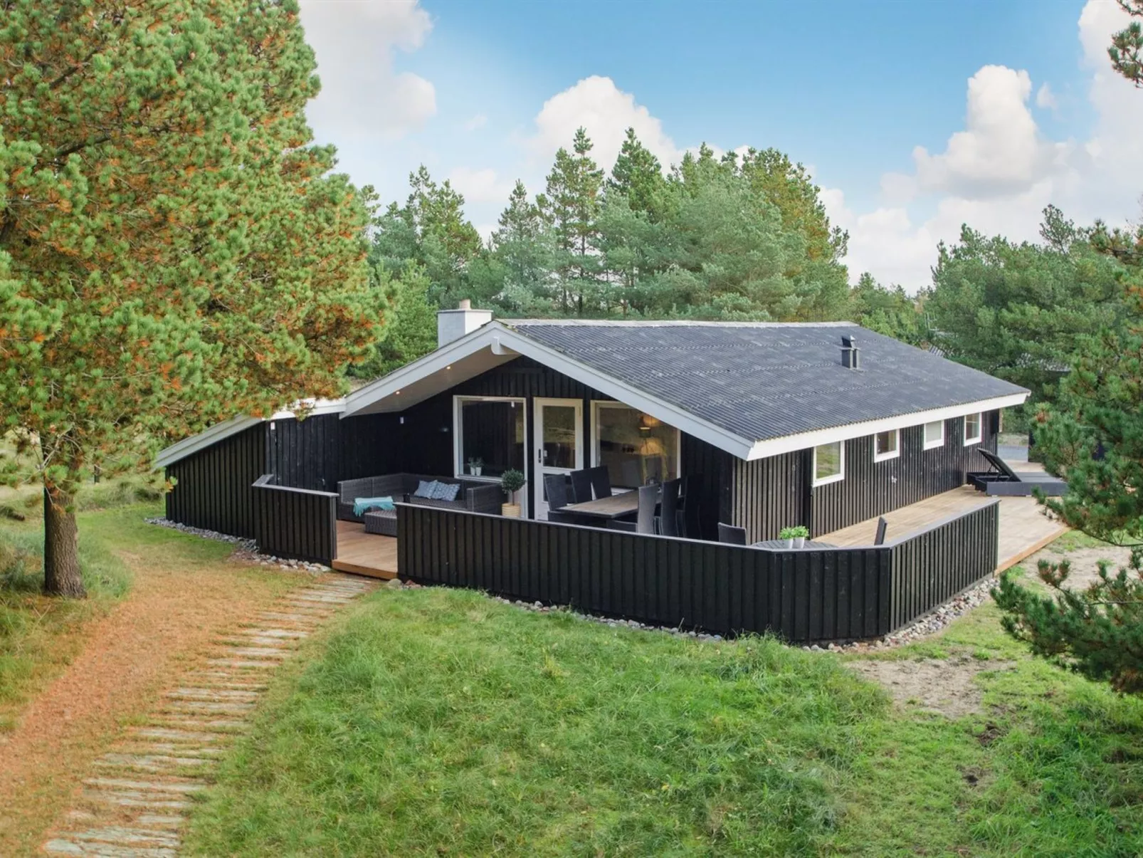 "Eirik" - 2.5km from the sea
