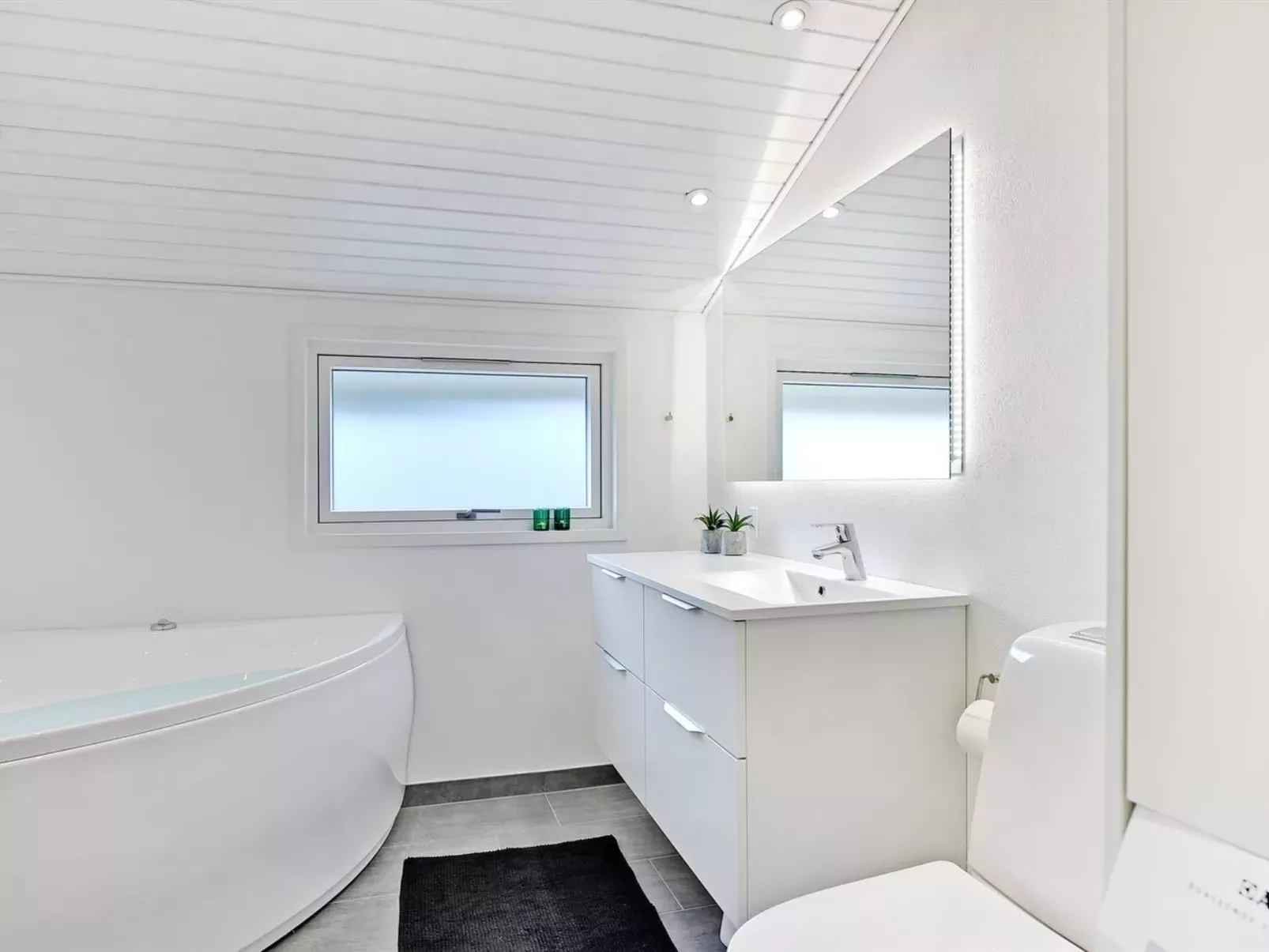 "Eirik" - 2.5km from the sea-Buiten