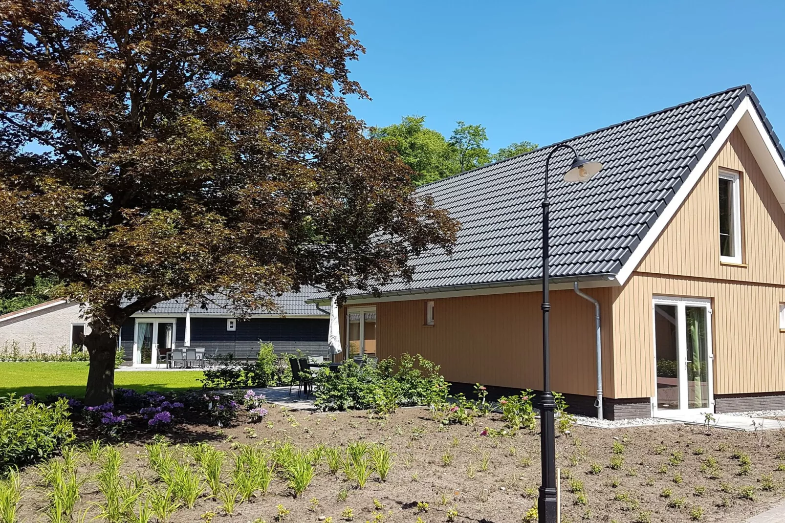 Villapark Ehzerburg 1-Buitenkant zomer