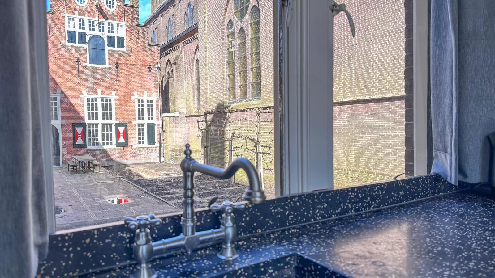 Groot Weeshuis-Uitzicht zomer