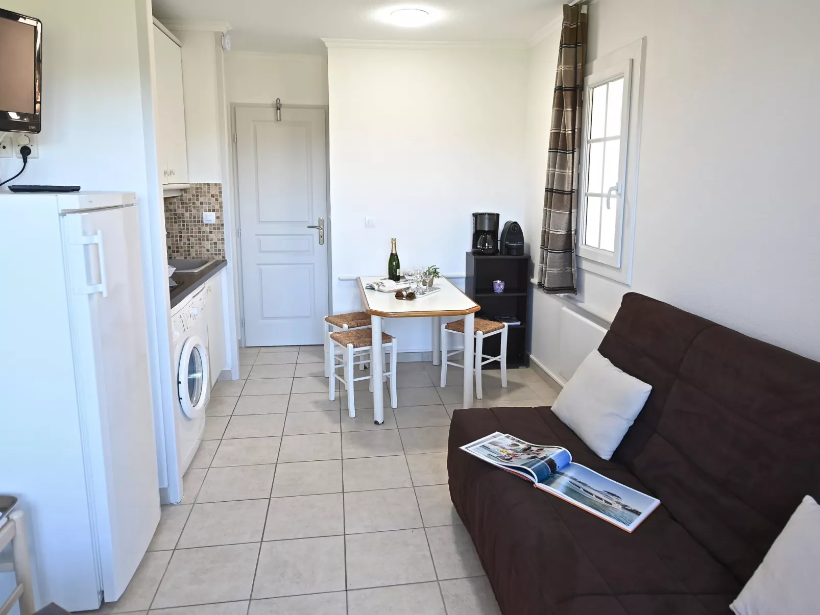 Le village C3 215-Binnen