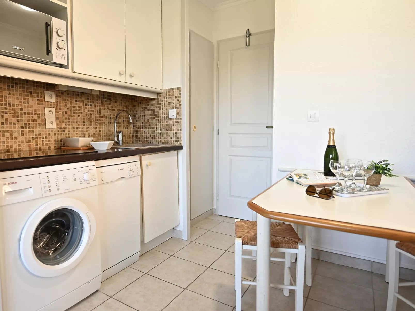 Le village C3 215-Binnen