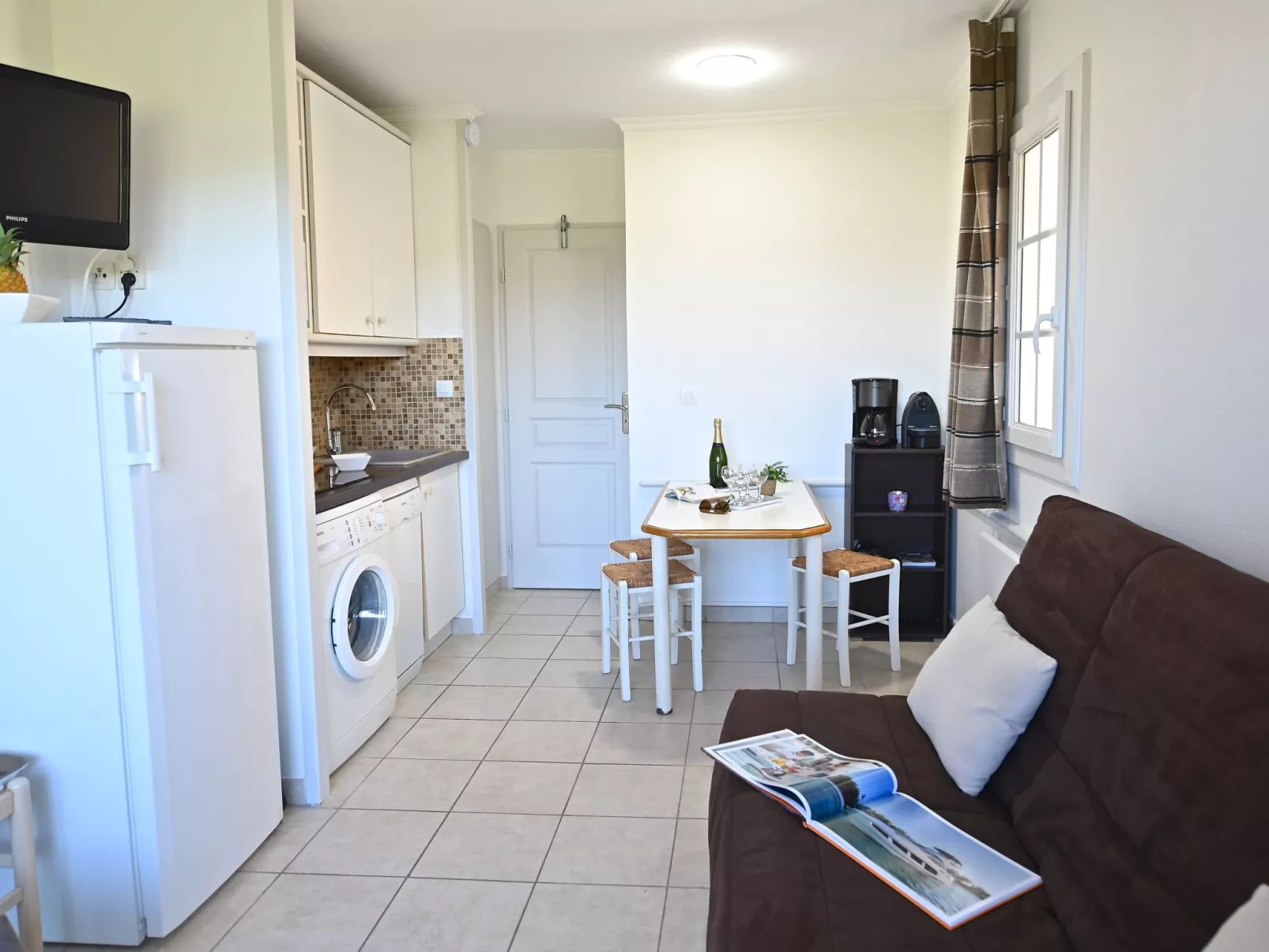 Le village C3 215-Binnen