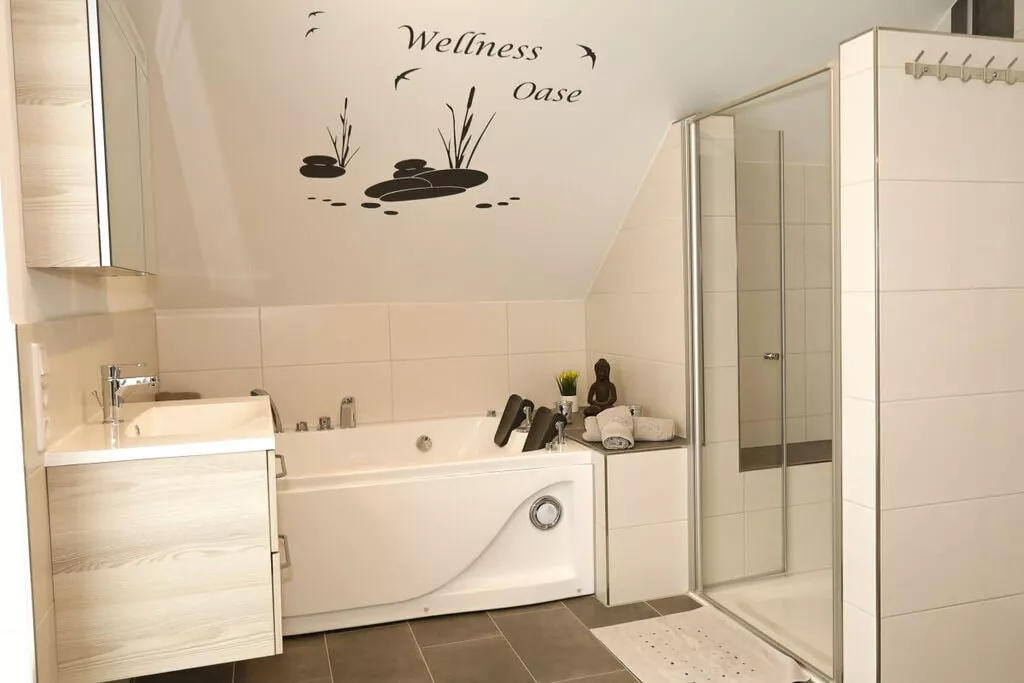 453480-Badkamer