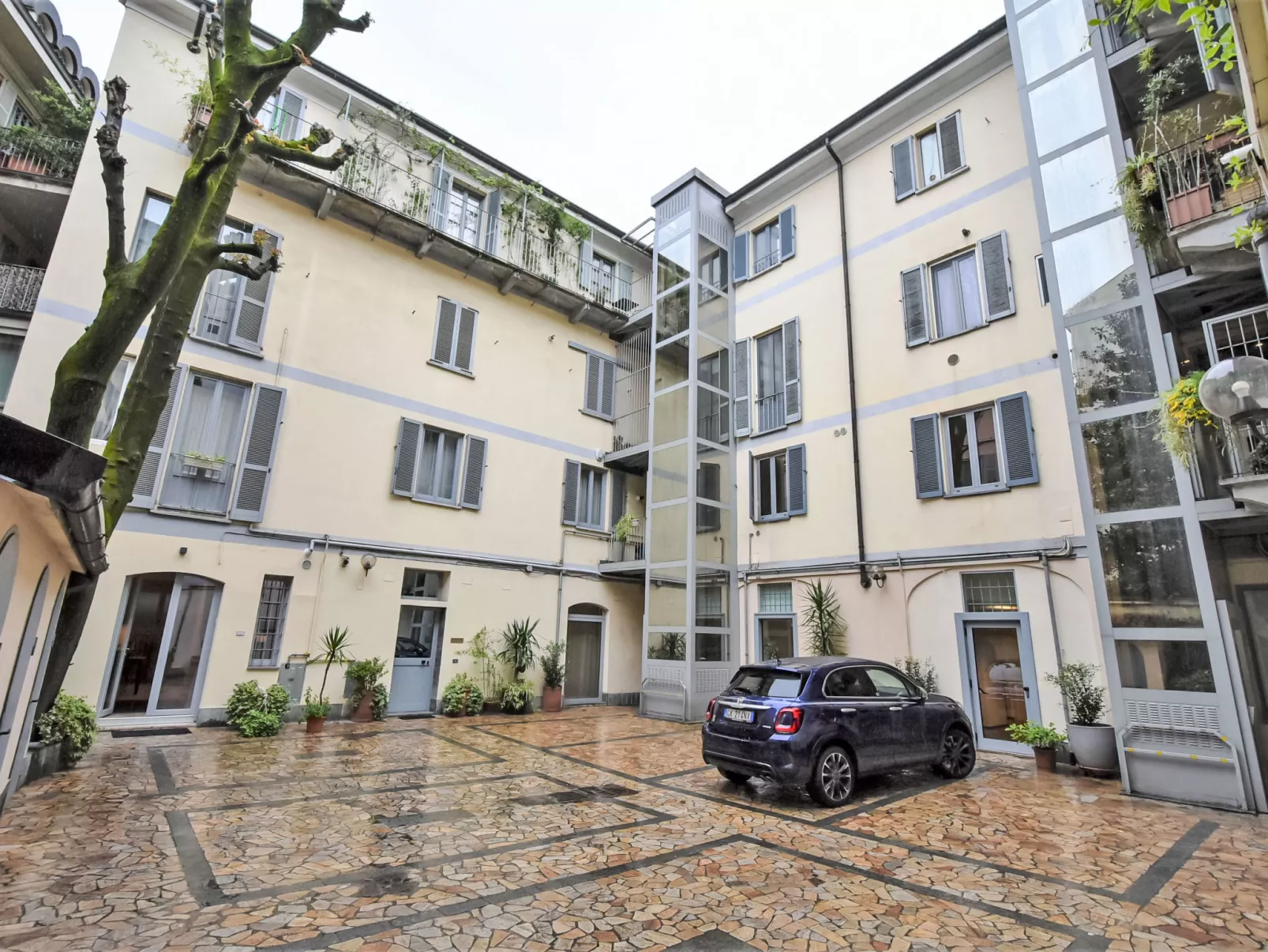 Crocetta Courtyard-Buiten