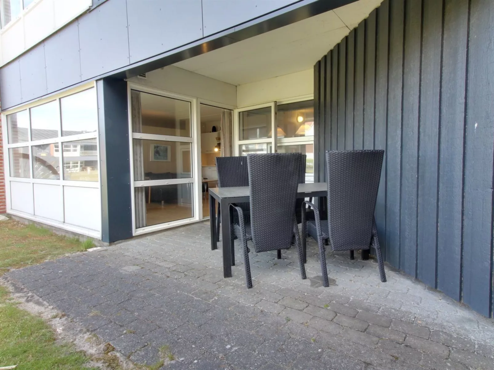 "Akai" - 100m from the sea-Buiten
