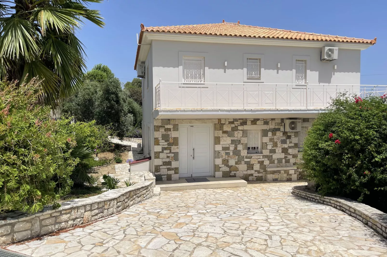 Villa Itia-Buitenkant zomer