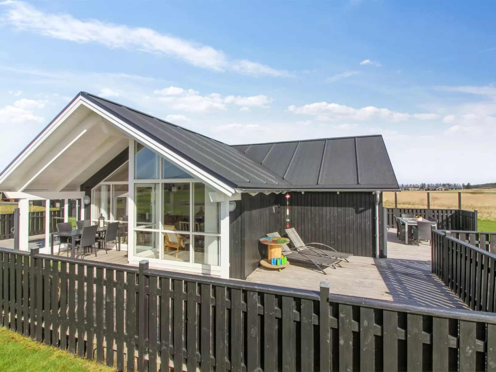 "Mirkka" - 1.5km from the sea-Buiten