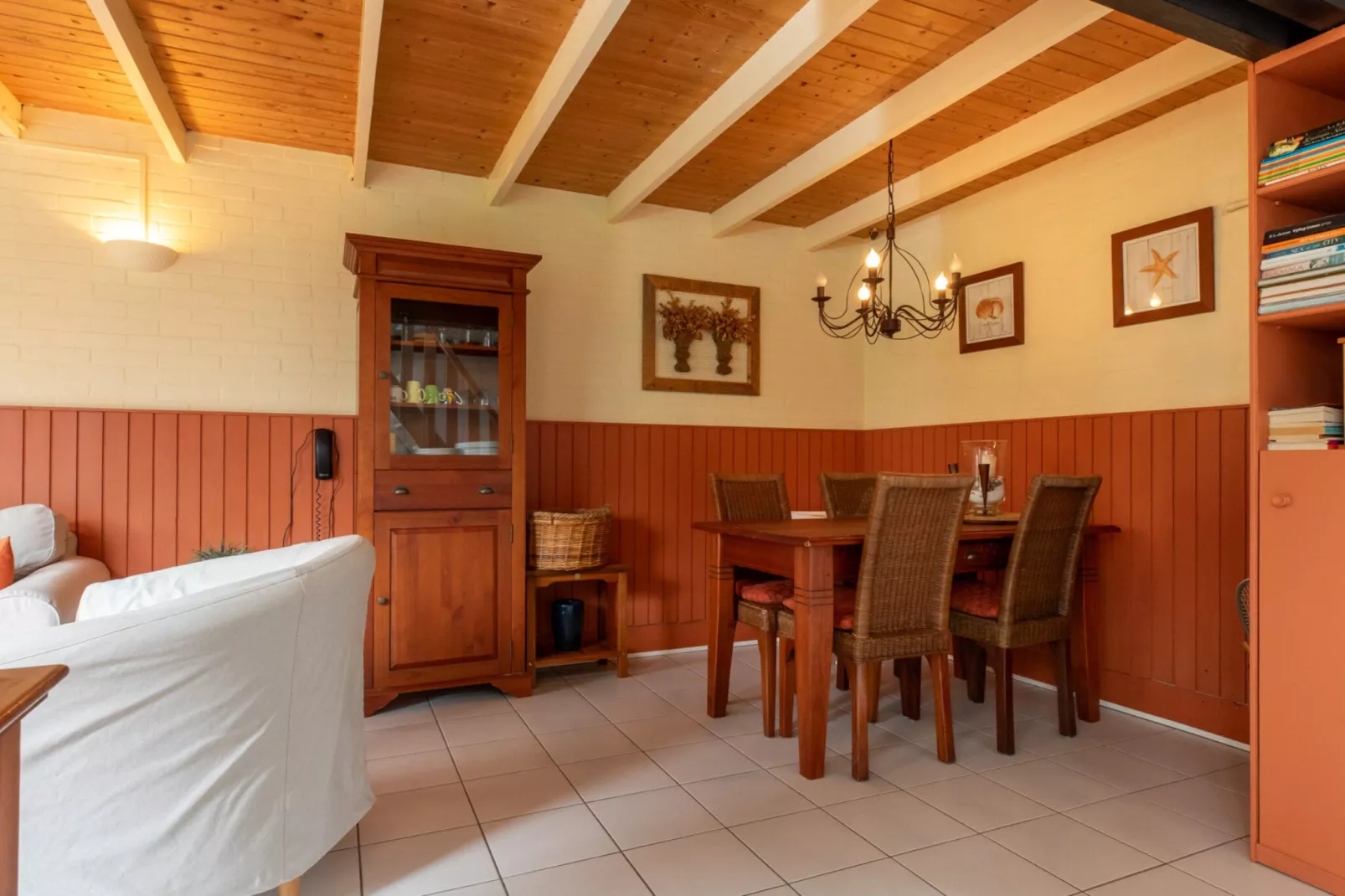 De Haaijmanweg 5  Burgh Haamstede 'Huisje 86'-Eetkamer