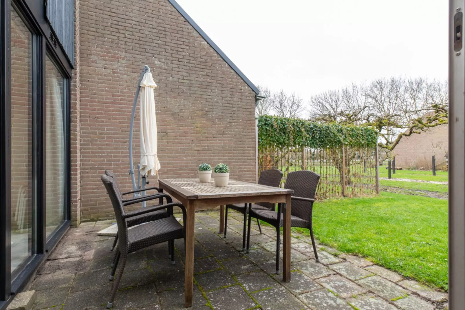 De Haaijmanweg 5  Burgh Haamstede 'Huisje 86'-Uitzicht zomer