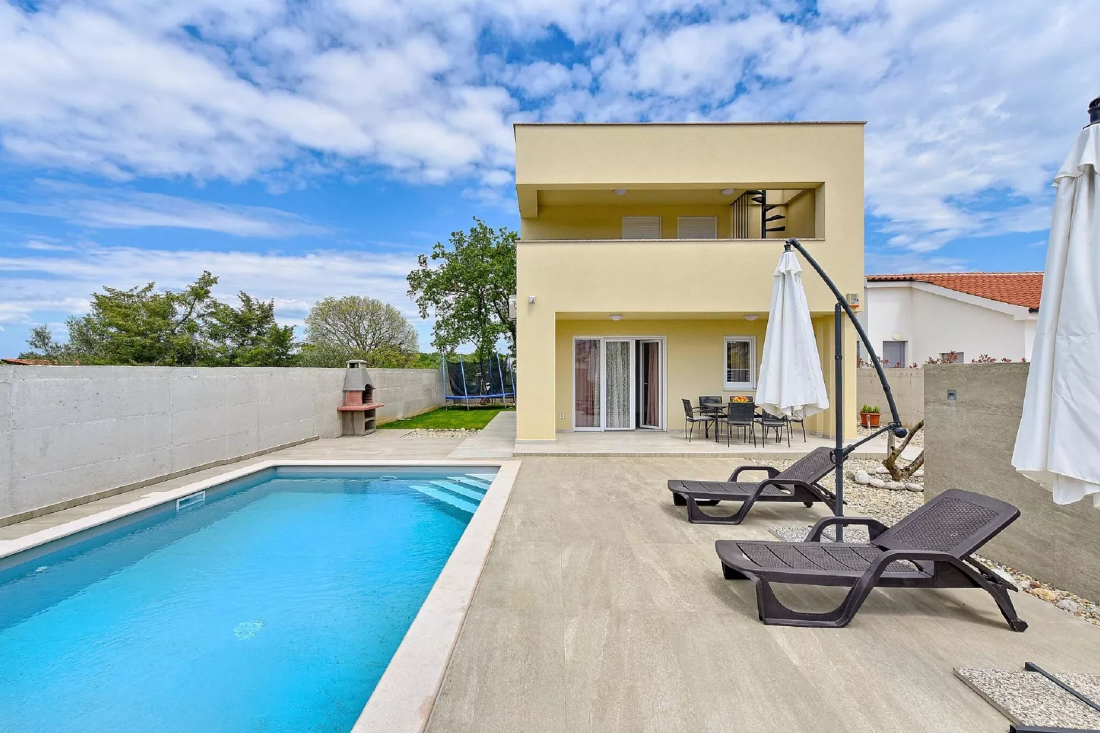 Villa Dolores-Buitenkant zomer