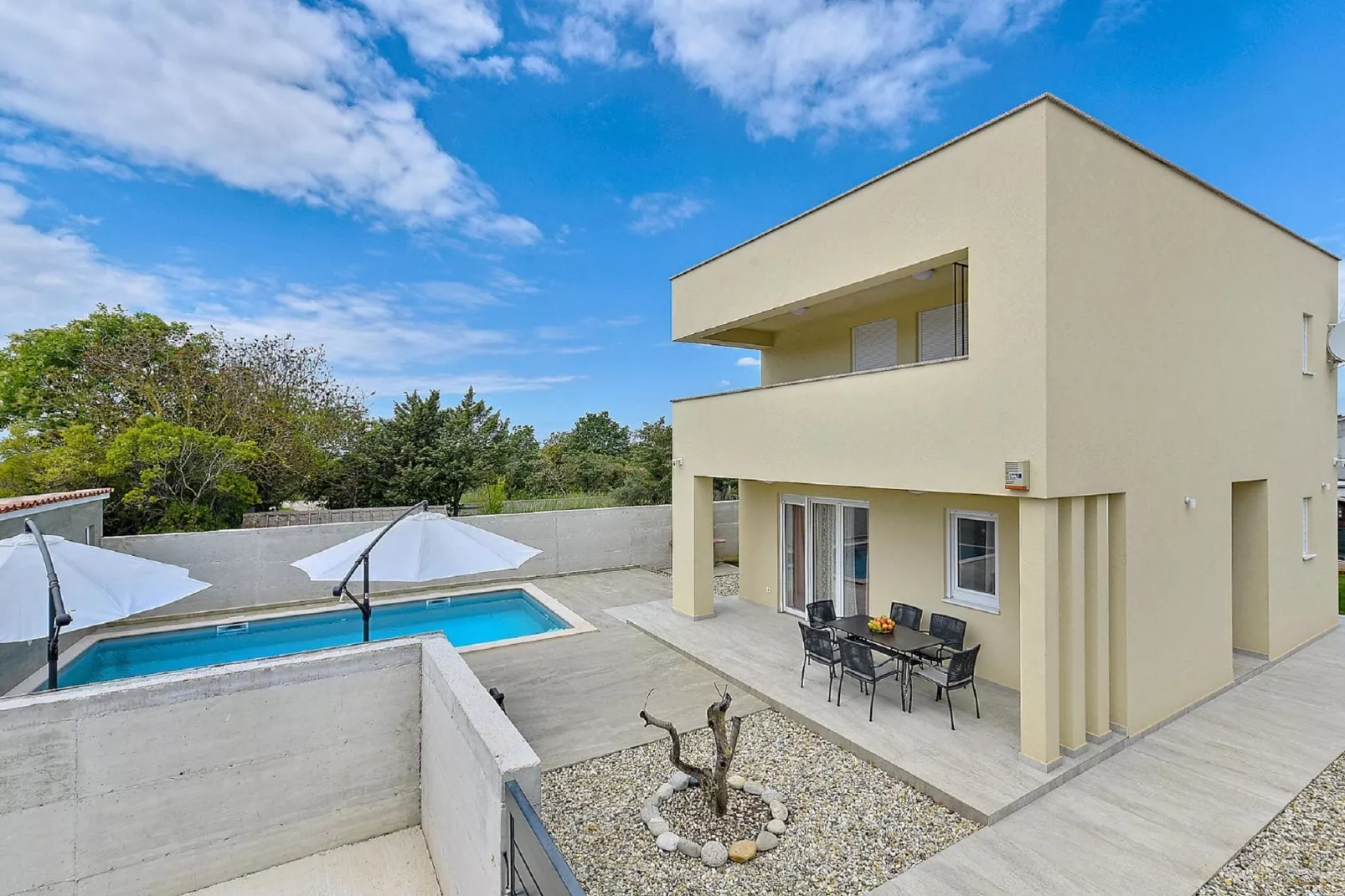Villa Dolores-Buitenkant zomer