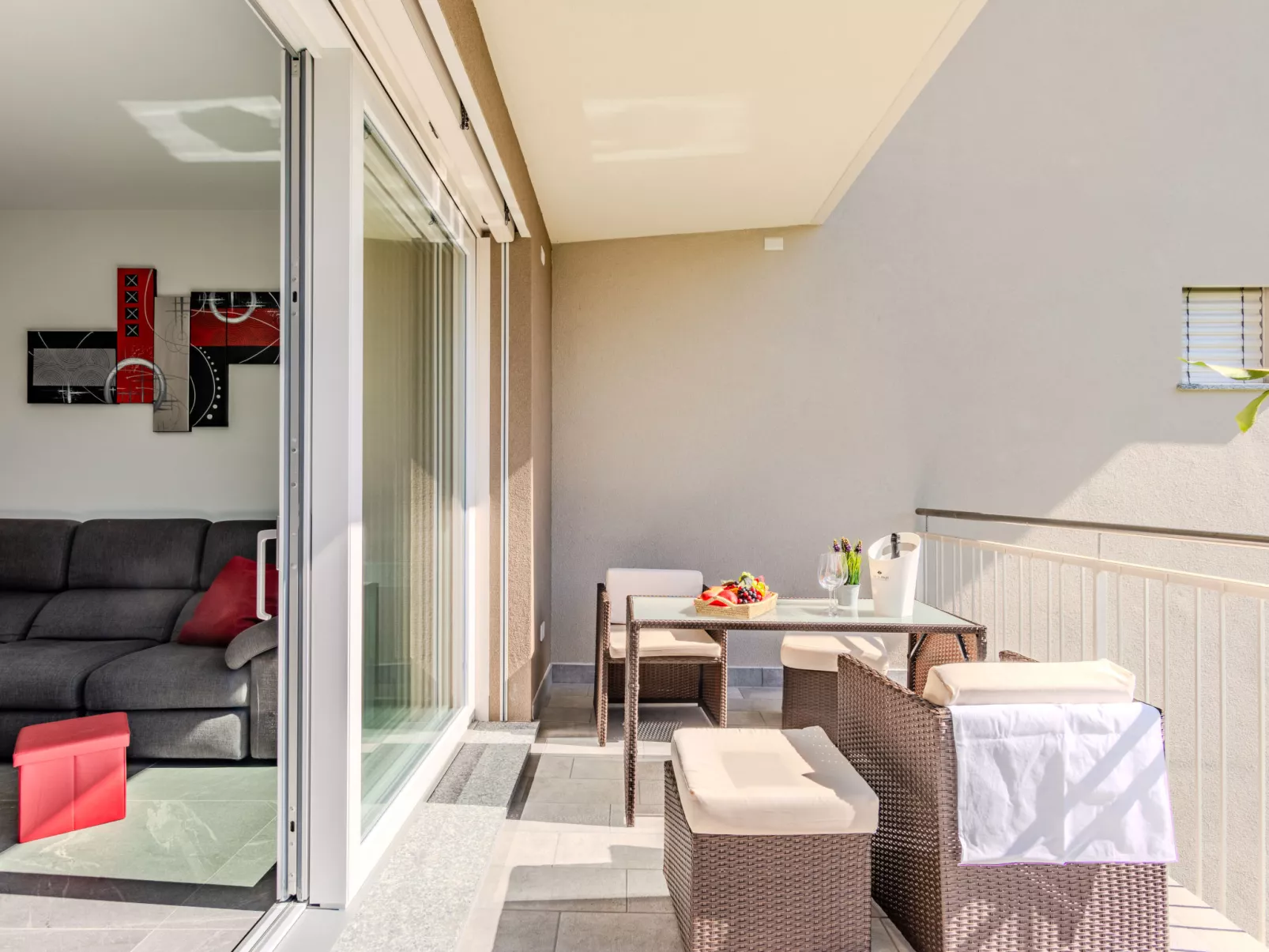 Sunny House-Buiten