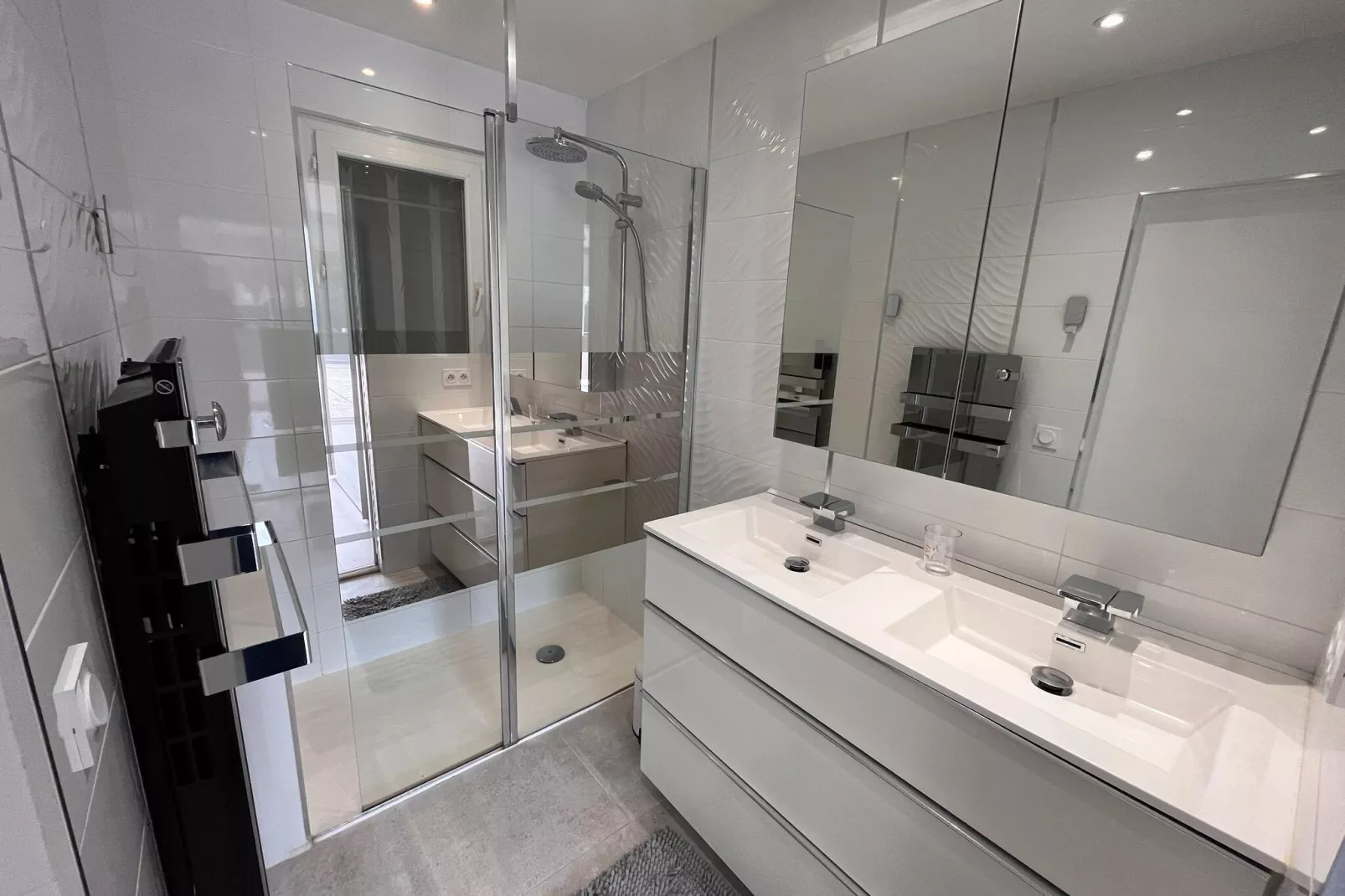 Elja Les Acacias-Badkamer