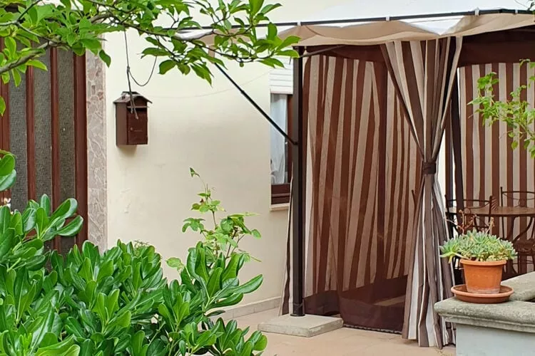 Casa dei Pargoli-Buitenkant zomer