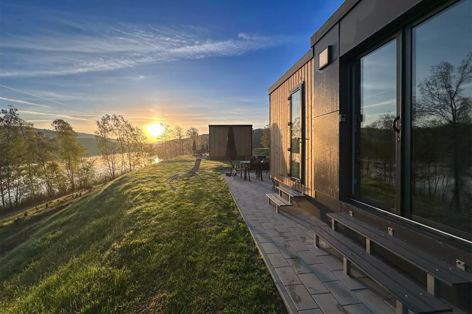 FERIENDORF SEEBLICK - Tiny Chalet am Eixendorfer See-Buitenkant zomer