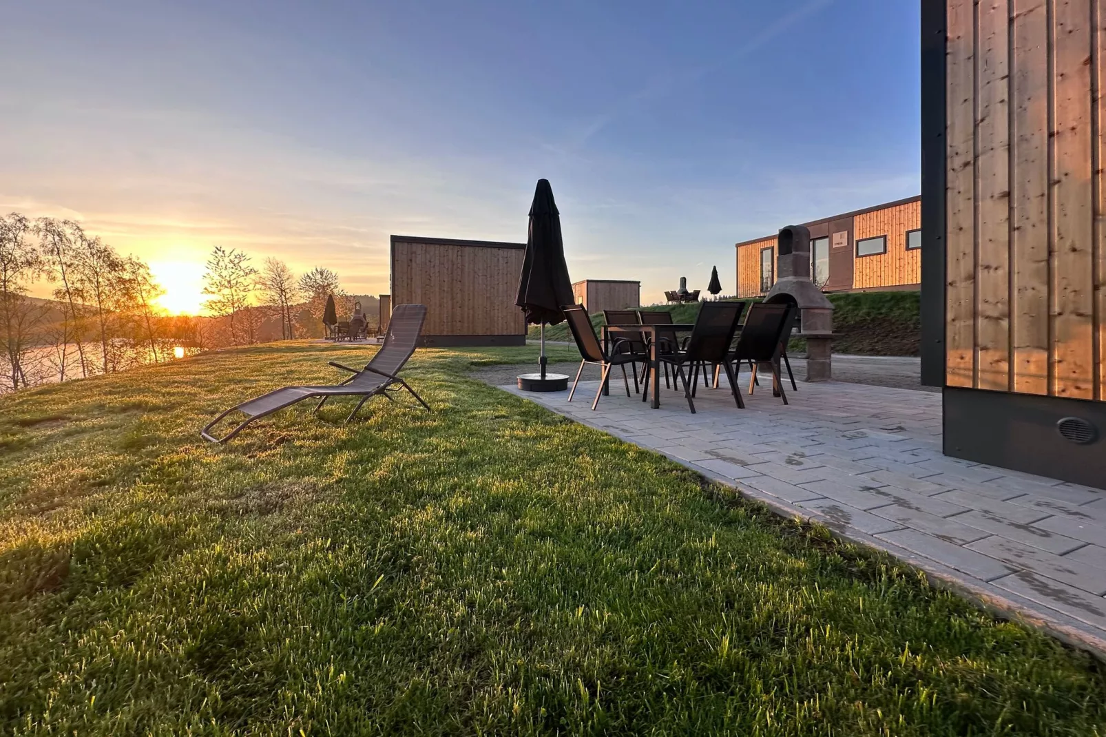 FERIENDORF SEEBLICK - Tiny Chalet am Eixendorfer See-Terrasbalkon