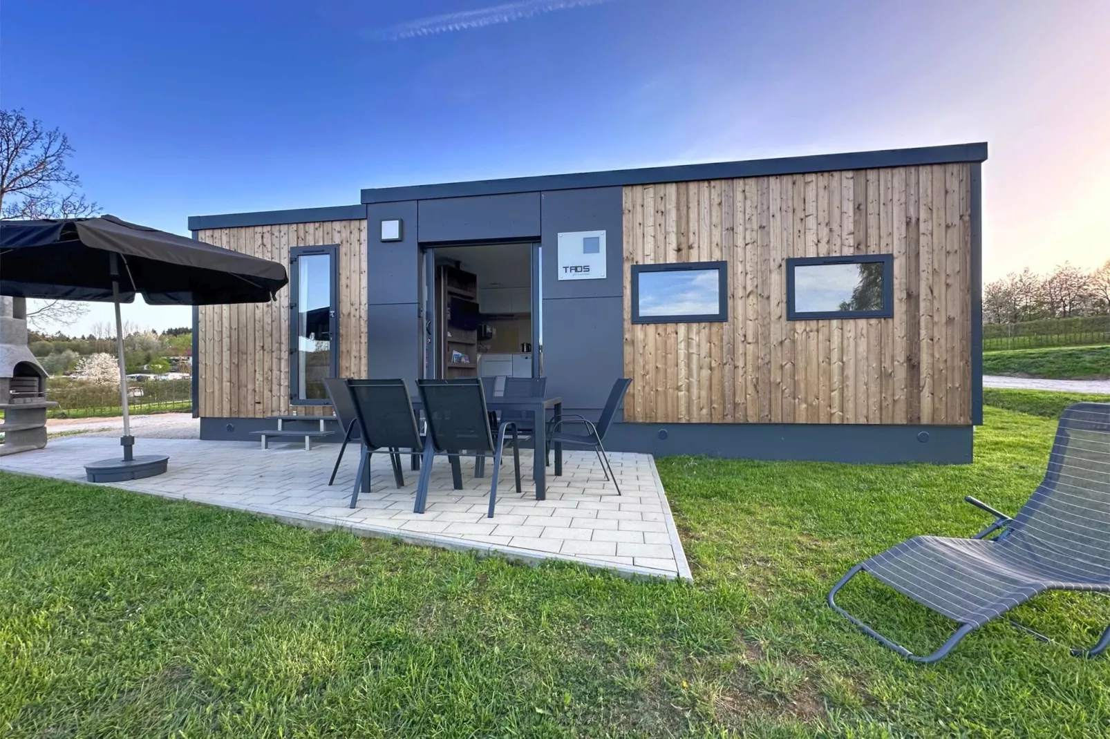 FERIENDORF SEEBLICK - Tiny Chalet am Eixendorfer See-Buitenkant zomer