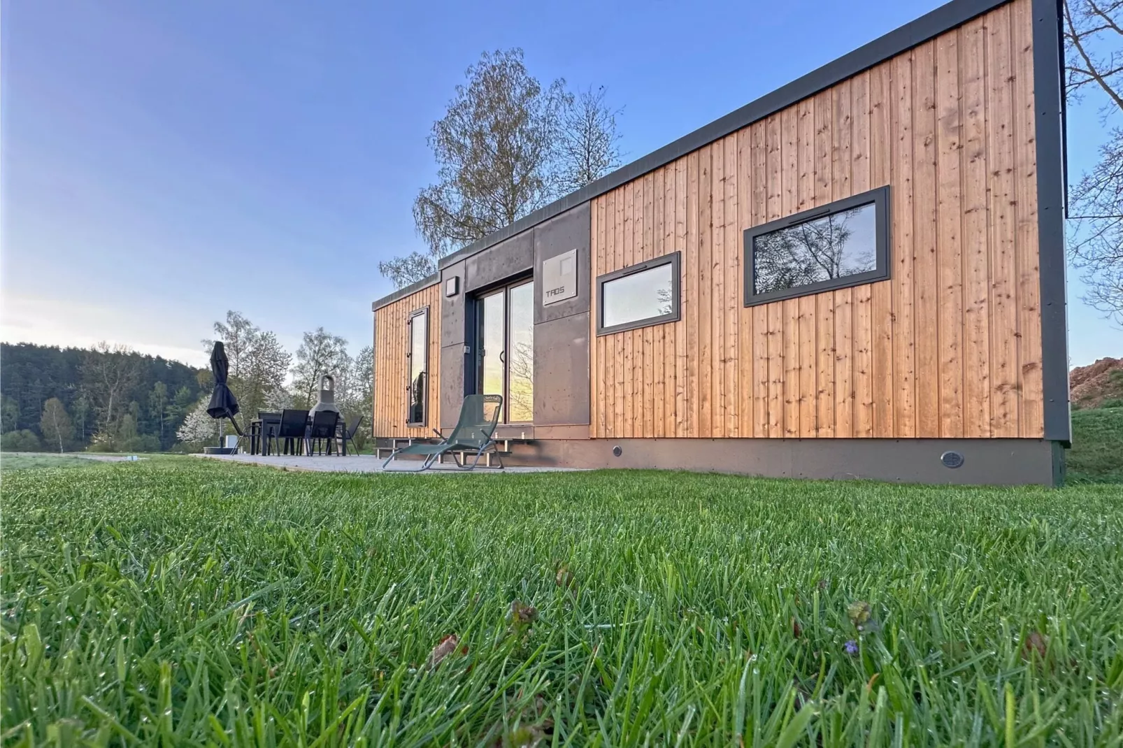 FERIENDORF SEEBLICK - Tiny Chalet am Eixendorfer See-Buitenkant zomer