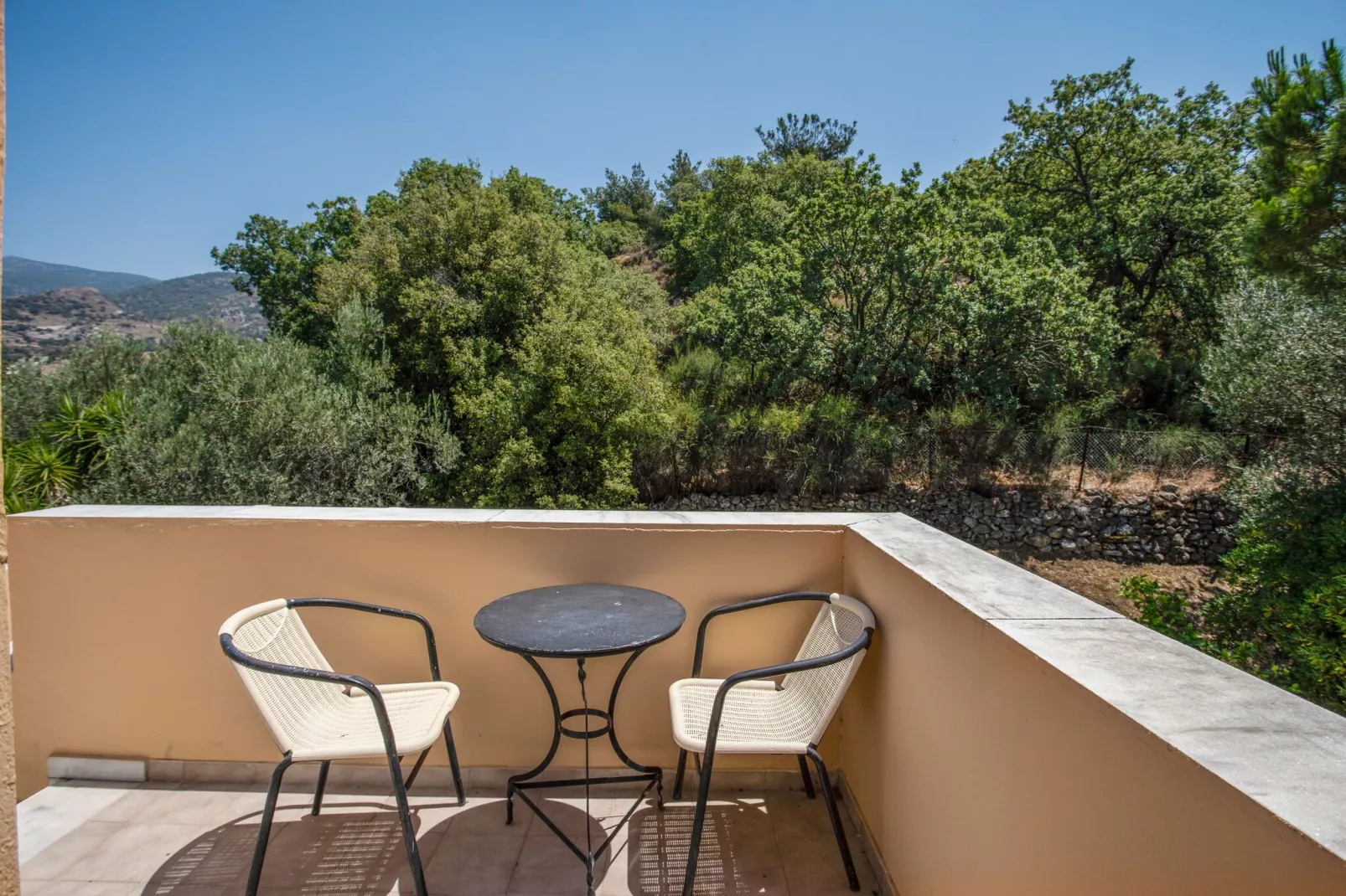 Gezellige studio op Lesbos met zwembad-Terrasbalkon
