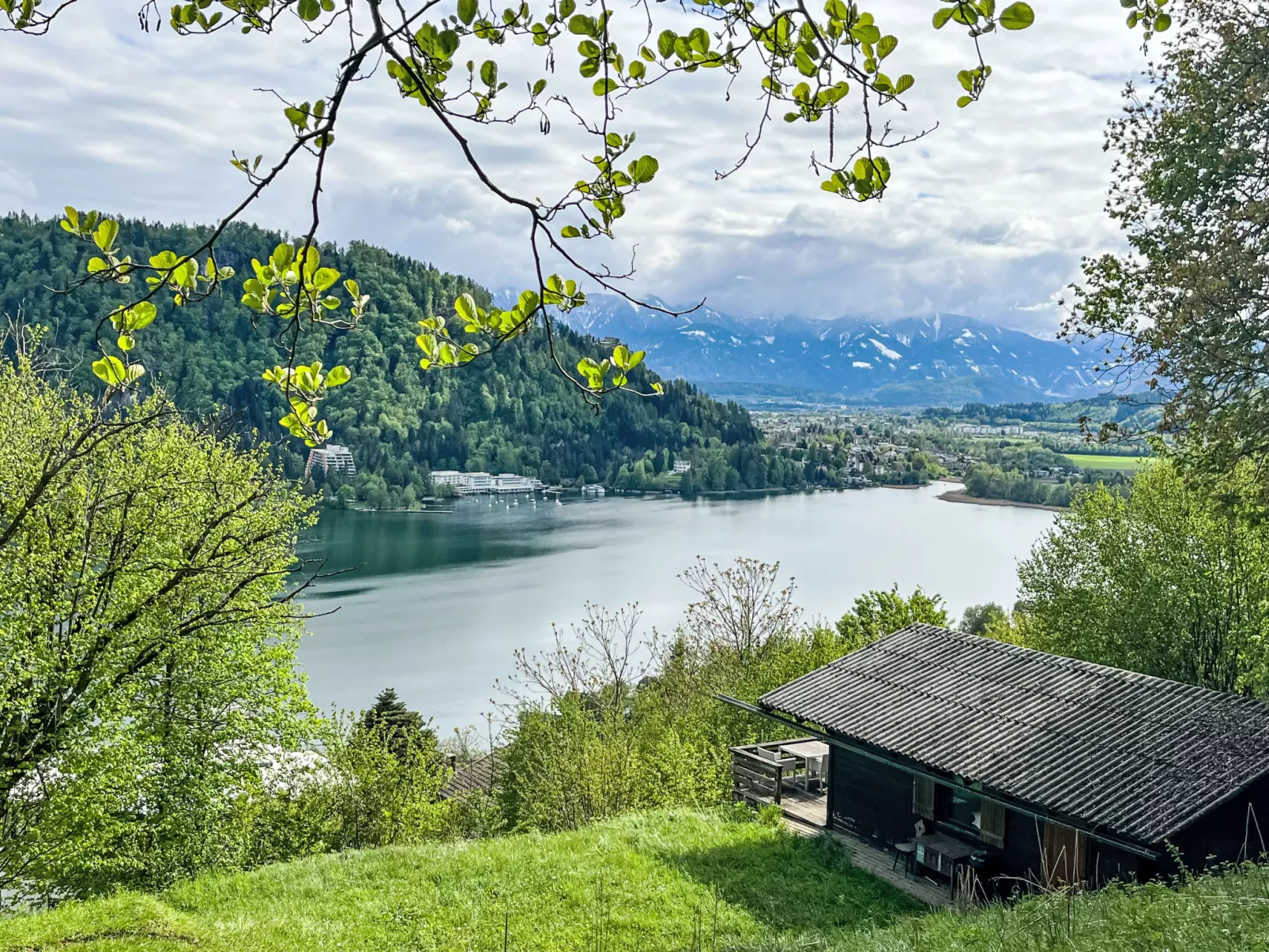 Häuschen am Waldrand-Buiten