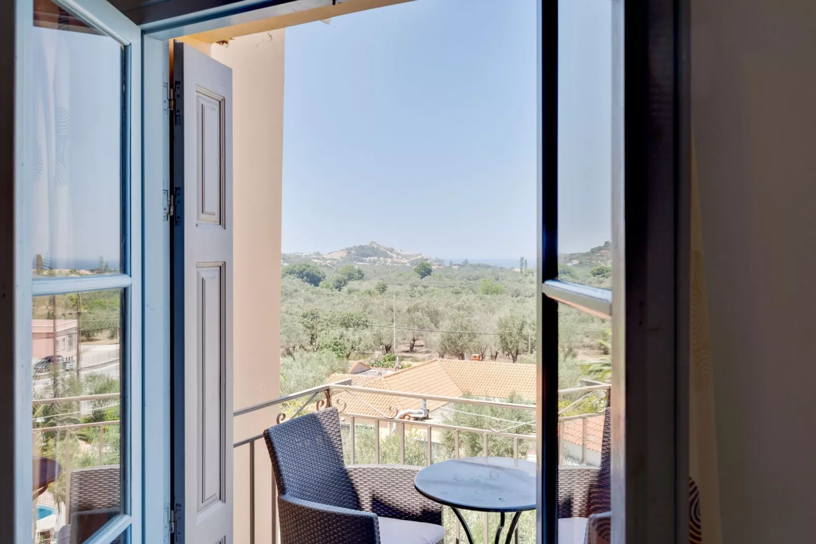 Heerlijke studio op Lesbos met zwembad-Terrasbalkon